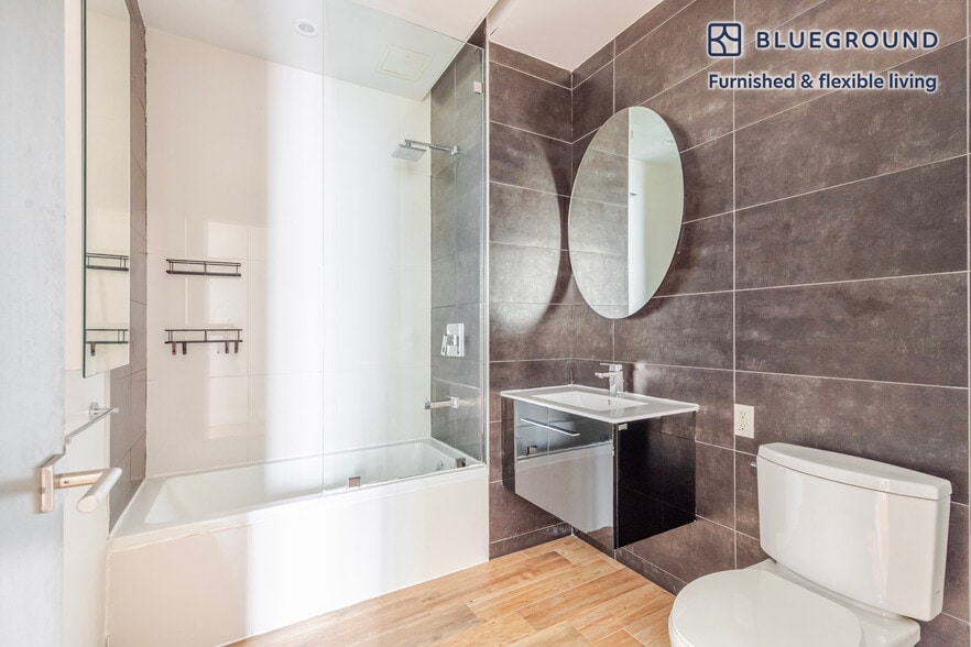 Building Photo - 72 Willoughby St