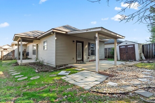 Building Photo - East Tuscaloosa Garden Home in Camden Lake