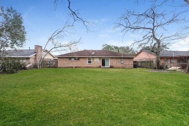 Building Photo - 5751 Oakham St