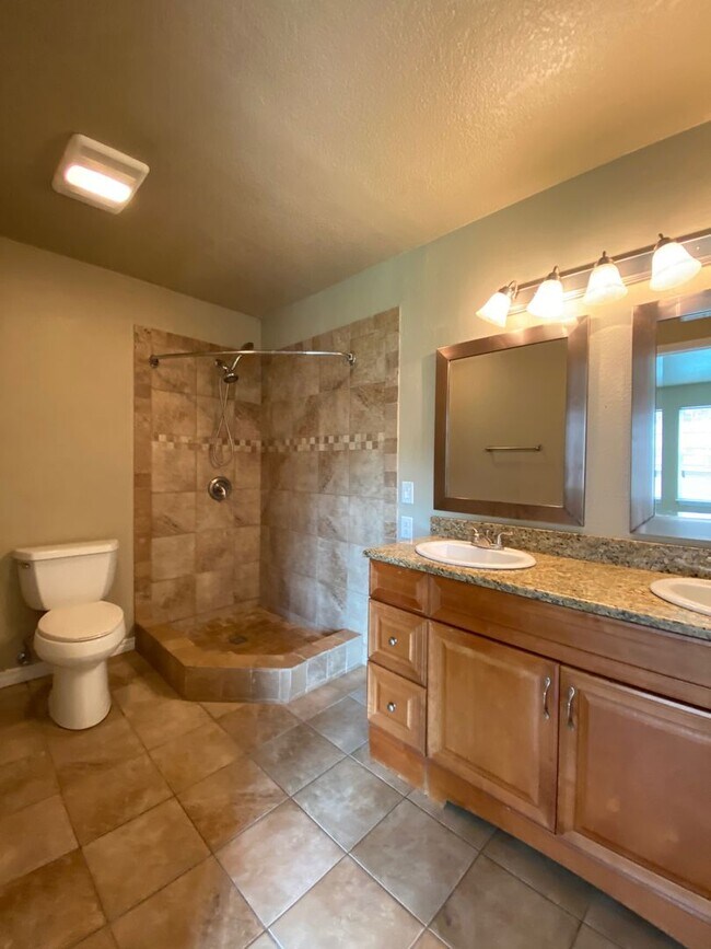 Building Photo - 3 Bedroom in Jenks School district!!