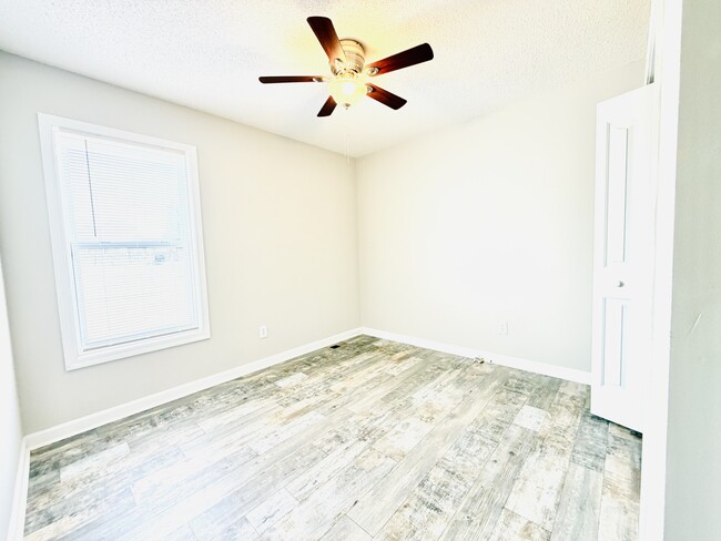 Building Photo - 133 Wildflower Ln