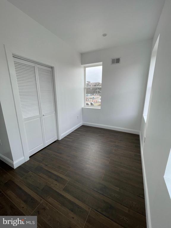 Building Photo - 1950 Mosher St