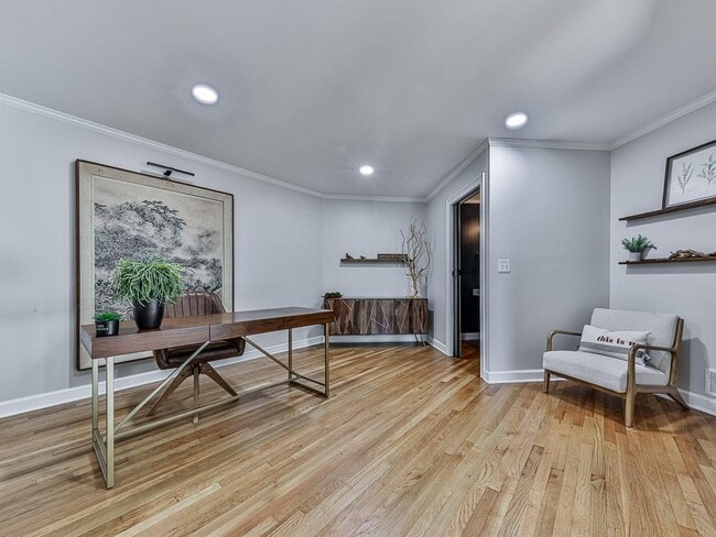 Building Photo - 120 Huntcliff Point NE