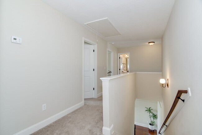 Building Photo - Gorgeous 5-Bedroom 3.5 Bath Home