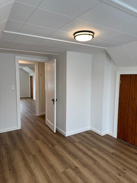 Building Photo - 204 Feltz St