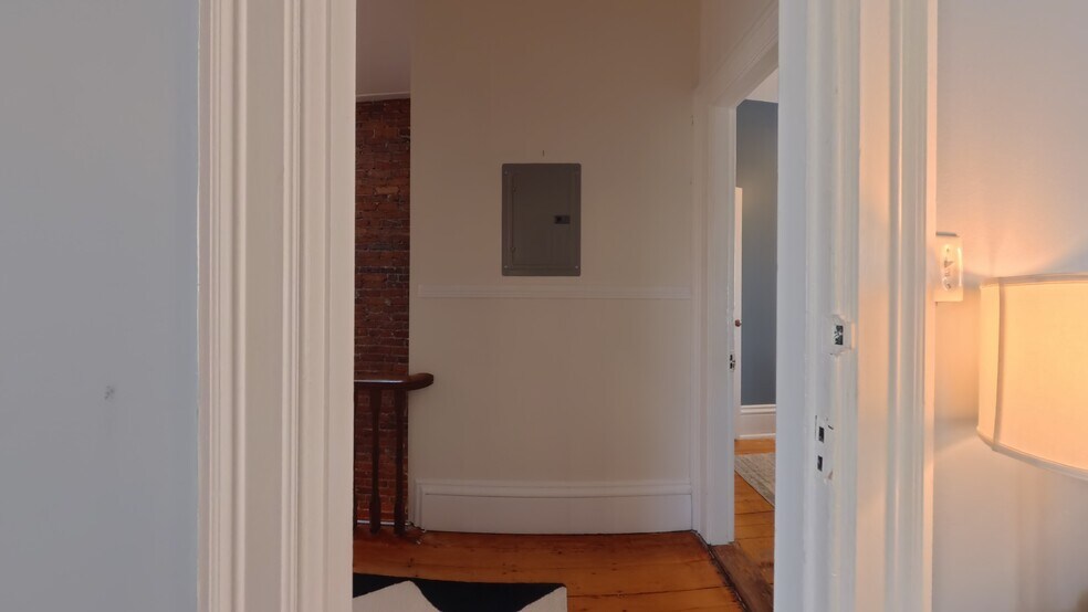 Building Photo - 137 Walnut St