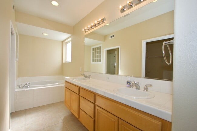 Building Photo - Carlsbad Condo West of 5 Freeway with Lagoon Views - Available June 1st!