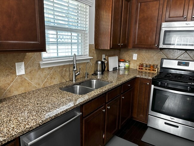 Building Photo - 5600 Moresby Ct