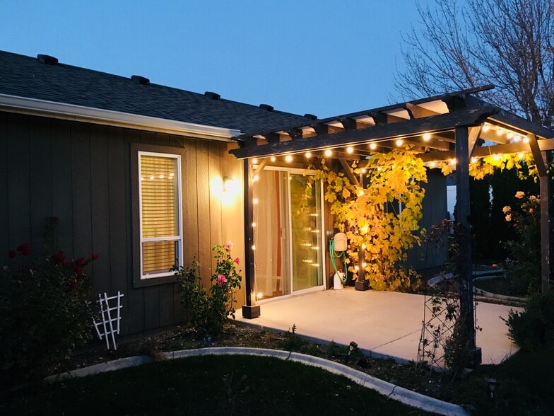 Patio at night - 531 Smoketree pl
