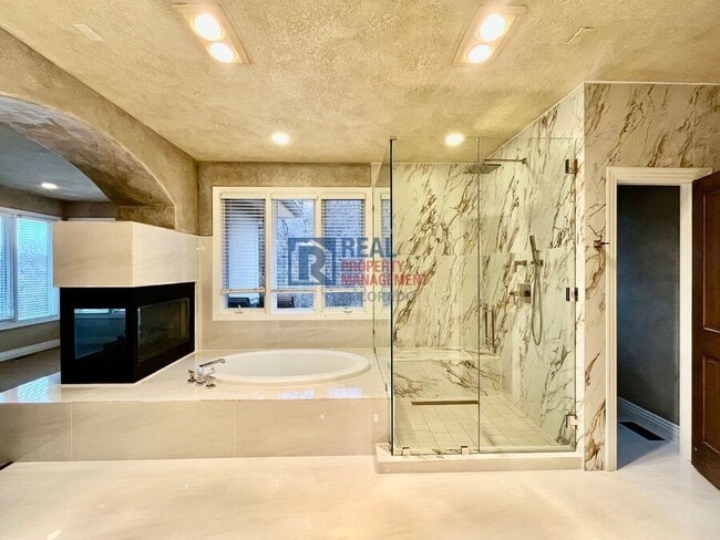 Building Photo - 5638 Red Fern Ct