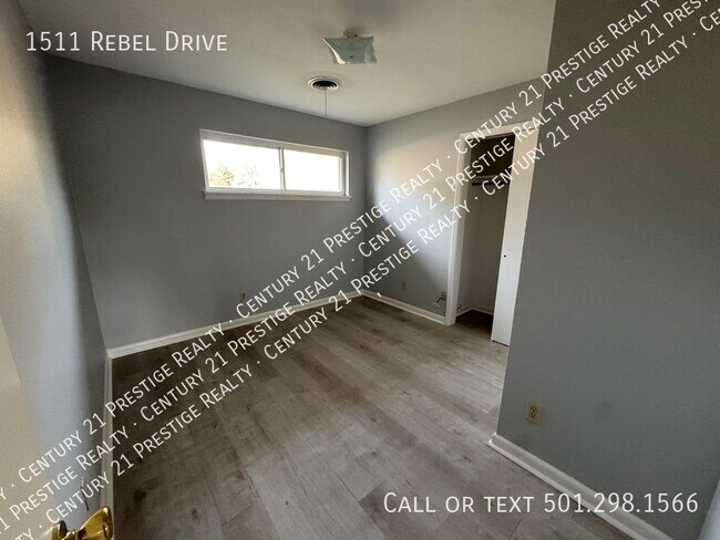 Building Photo - 1511 Rebel Dr