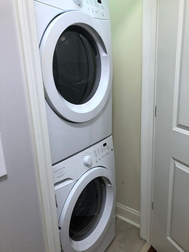 Building Photo - Luxury 2 Bedroom 2 Bath Near USC