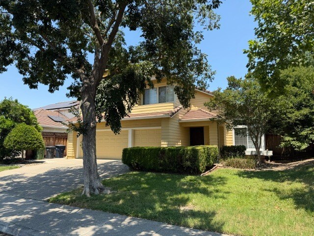 Building Photo - Gorgeous Tracy 4 Bedroom 2.5 Bathroom Home