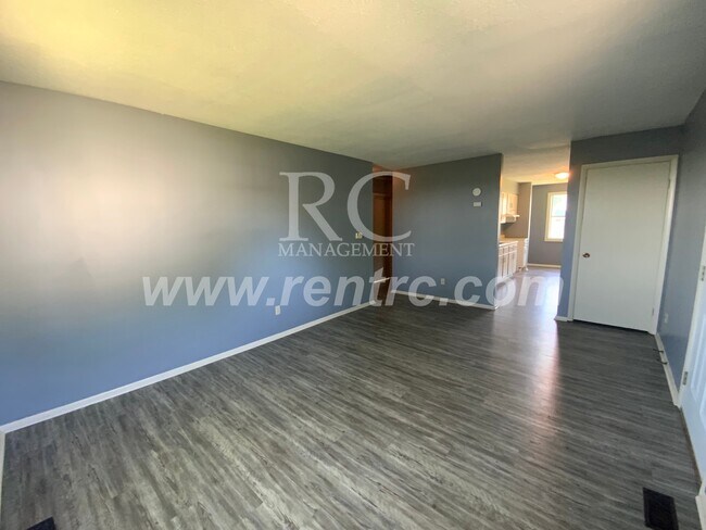 Building Photo - 206 Fourteenth E (g)-