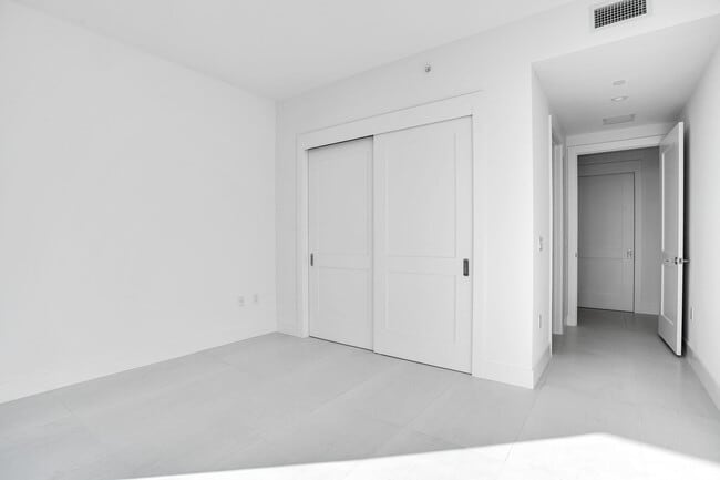 Building Photo - 153 N Seabreeze Blvd