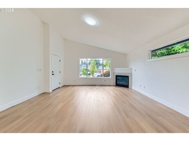 Building Photo - Charming One - Level