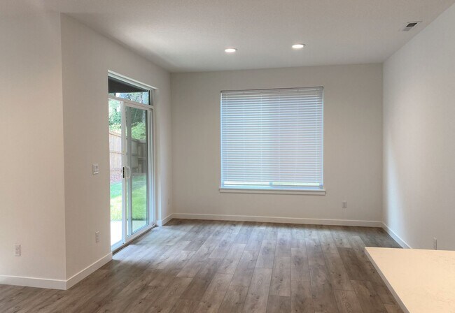 Building Photo - 17705 SW Lockwood Ct