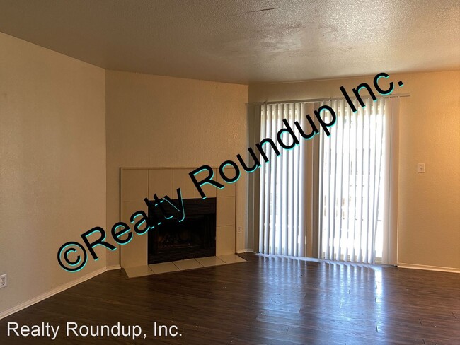 Building Photo - 2 br, 1 bath House - 504 Northbank Ct #88