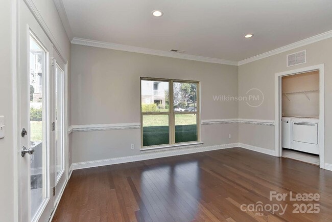 Building Photo - 8765 Aspinwall Dr