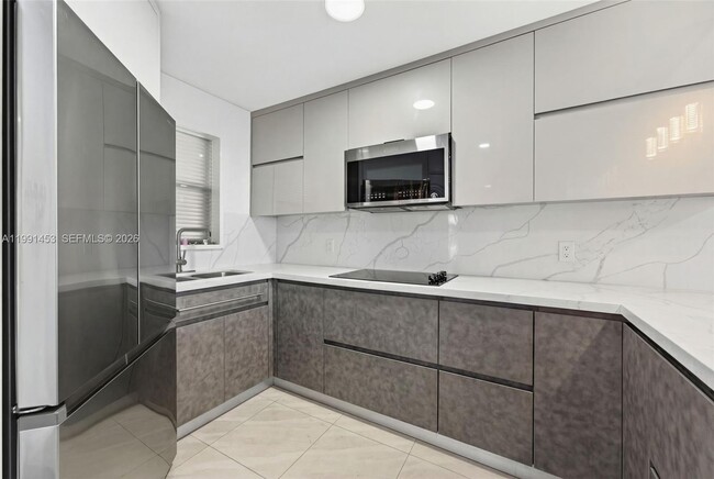 Building Photo - 1750 W 46th St