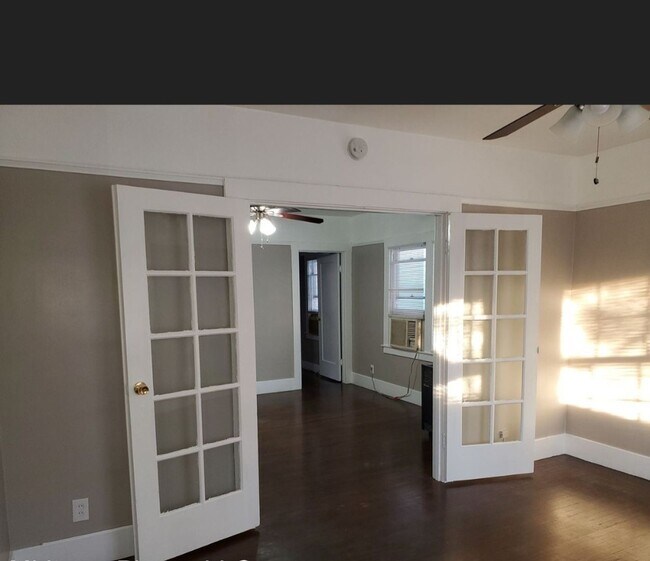 Building Photo - T Street 4 Plex