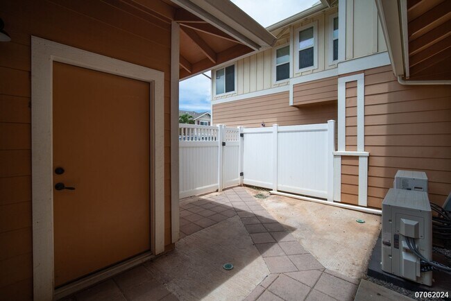 Building Photo - 3 BD/2.5 BA Townhome in Awakea at Mehana in Kapolei