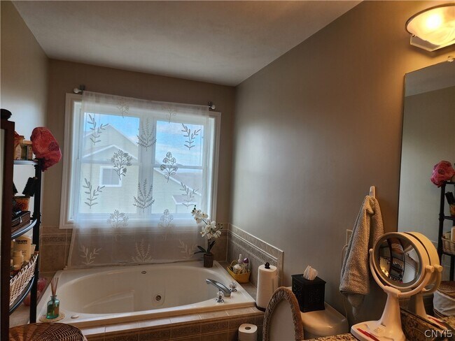 Building Photo - 4560 Providence Rd