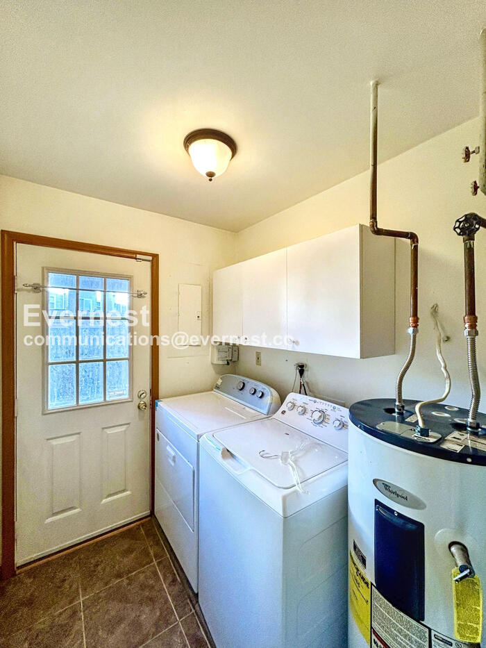 Building Photo - 16321 Taconic Cir