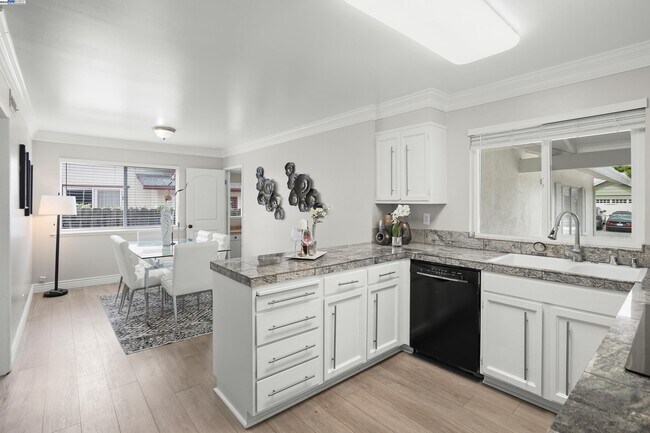 Building Photo - 501 Amherst Ct