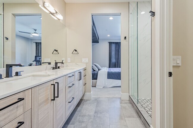 Building Photo - Townhouse For Rent in the Heart of Scottsdale