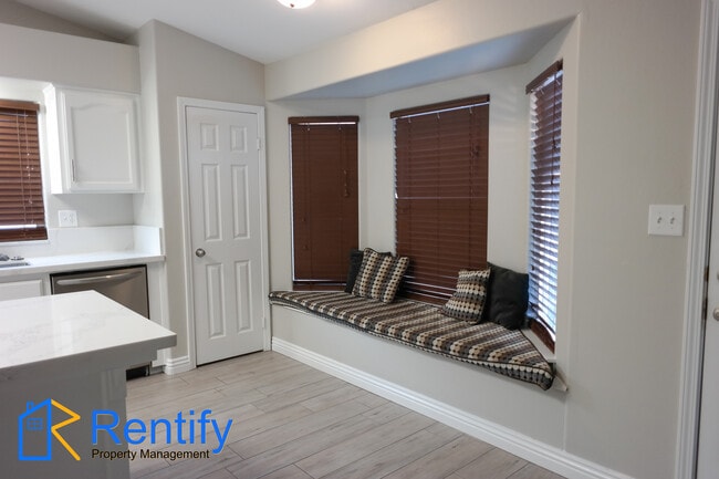 Building Photo - 3908 White Sands Dr