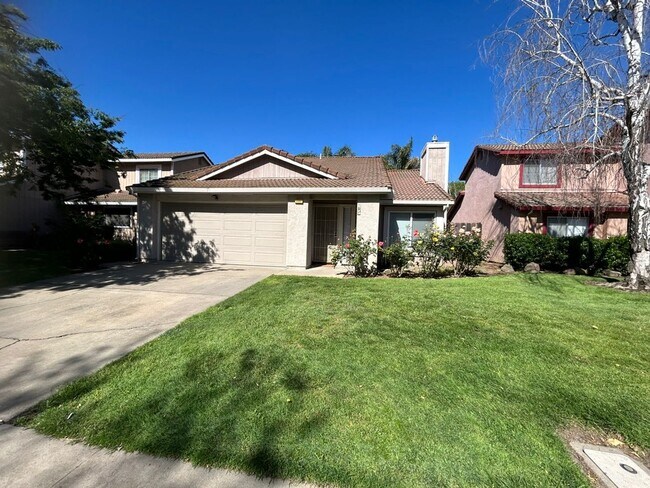 Primary Photo - Clean and Functional In Modesto!