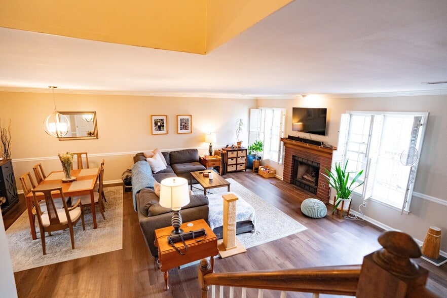 Family/Dining Room - 553 Salem Woods Dr SE