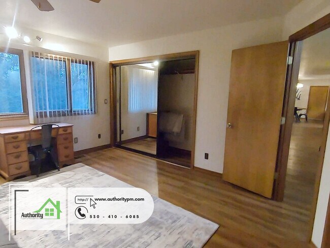 Building Photo - 10560 Old Oregon Trl