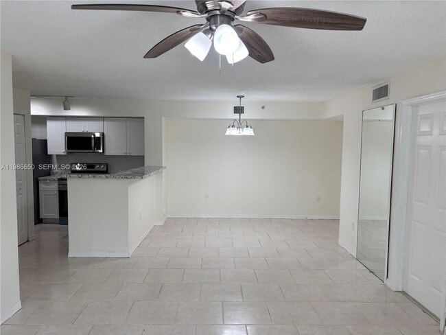 Building Photo - 655 SW 111th Way