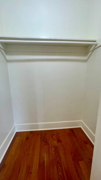 Building Photo - 566 53rd St