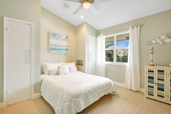 Building Photo - 3001 Jasmine Ct