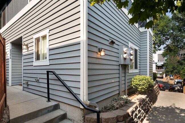 Building Photo - 2025 South Main St