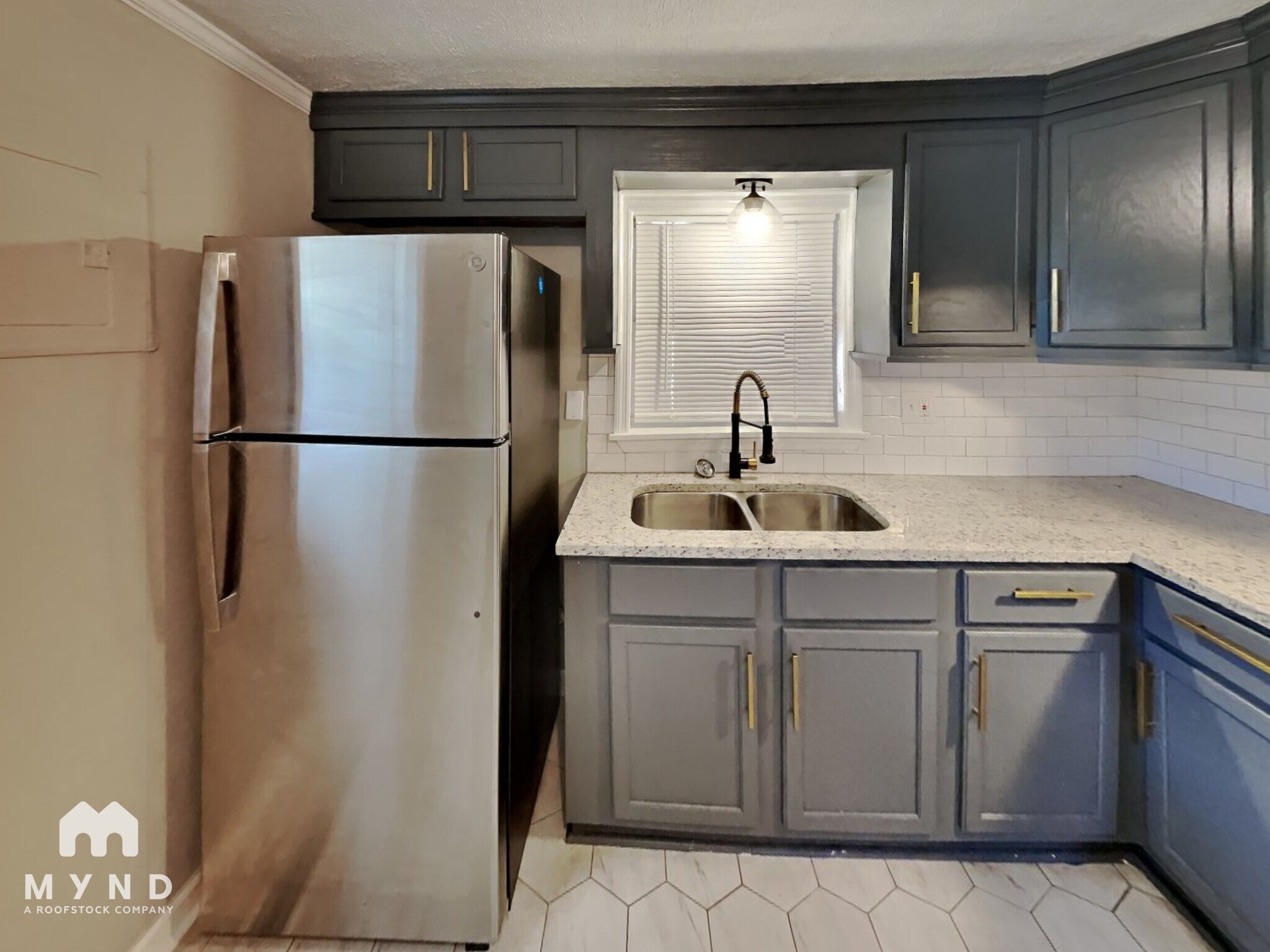 Building Photo - 616 Lewis Ave