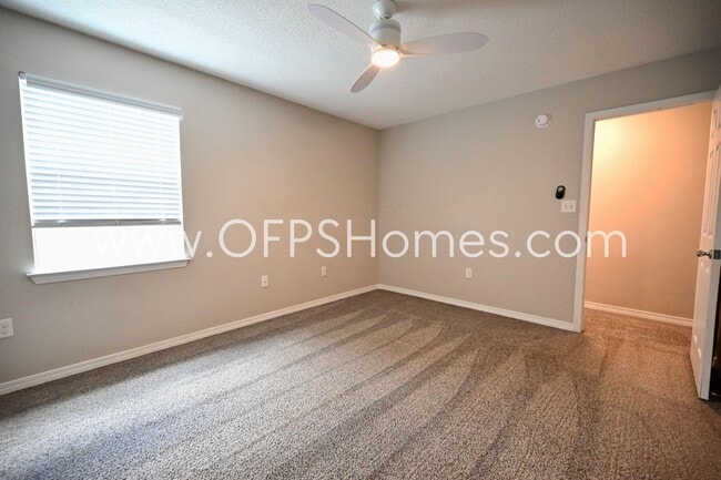 Building Photo - 214 Tooke St