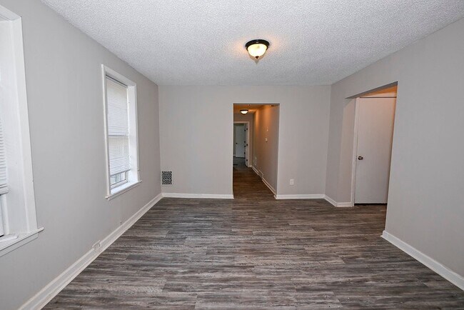 Building Photo - 319 Olive St