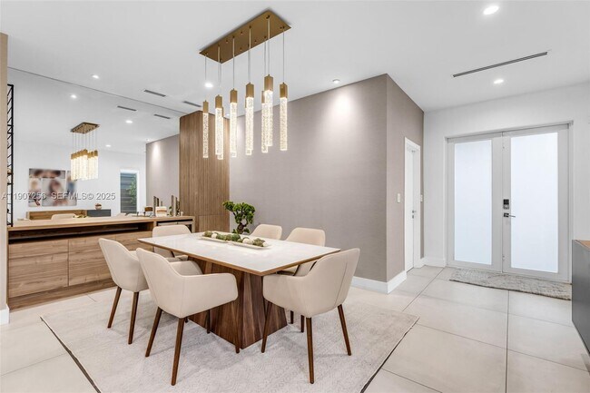 Building Photo - 3048 SW 18th St