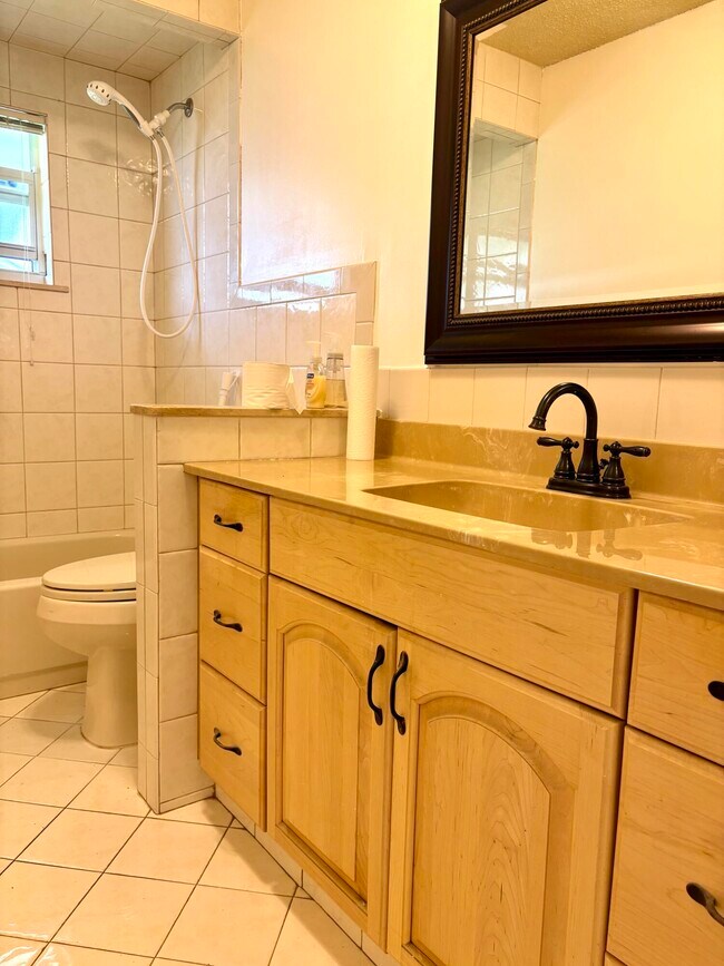 Building Photo - 2019 SW 18th Dr