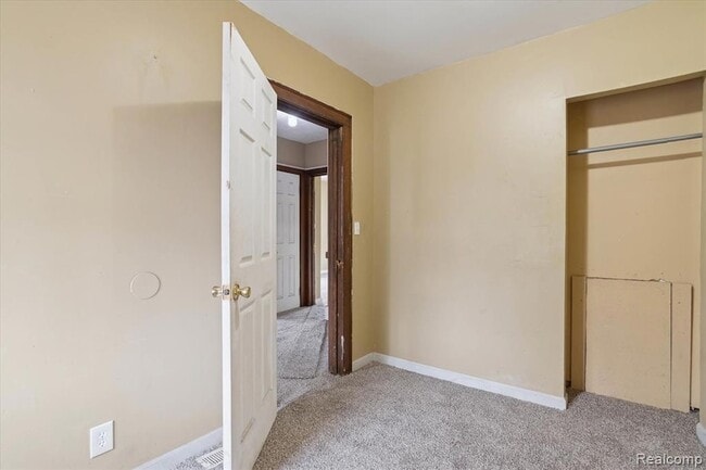 Building Photo - 5421 Toledo St