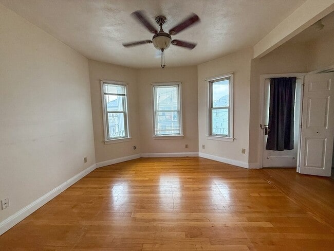 Building Photo - 56 Bowdoin St
