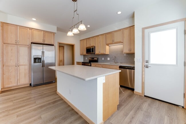 Building Photo - 3630 Angelus Wy