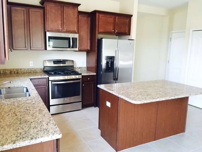 Building Photo - Home in Resort-Style Gated Community