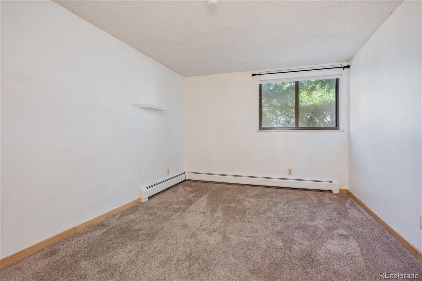 Building Photo - 501 Golden Cir