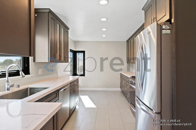 Building Photo - 167 Frisbie St