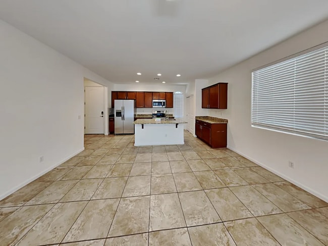 Building Photo - 1373 S Ponderosa Dr